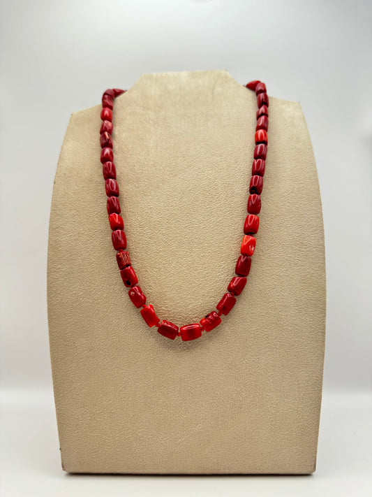 Collana in Corallo in Bambù Rosso lavorato a mano.